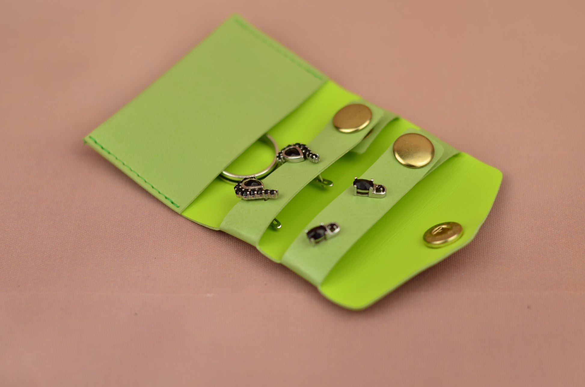 Clean SVG cut‑file design for DIY jewelry stand craft project